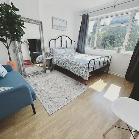 Urban Oasis Entire House 3 Beds 2 Living Expansive Garden