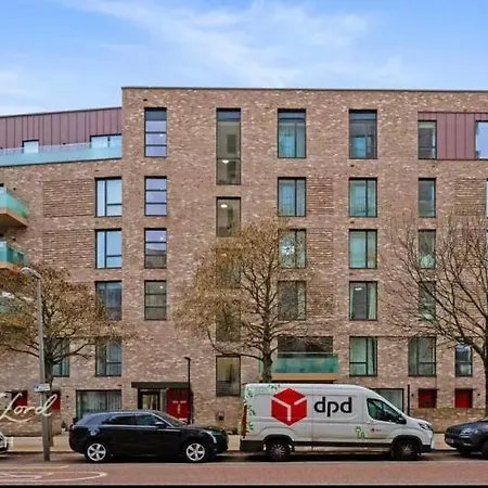 Cosy Near O2 Apartment London