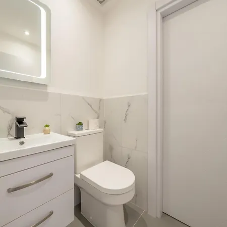 6 - West Brand New Loft * London