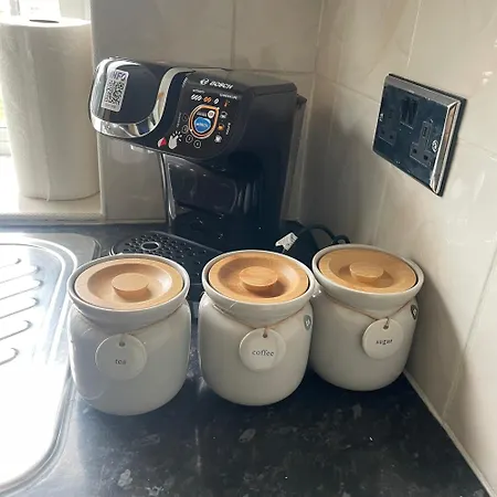 Entire 3 Bedroom - Minutes To Emirates Stadium! Holiday home London
