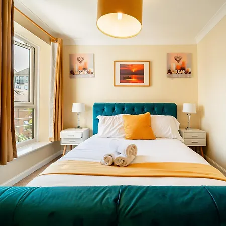 Luxury Riverview 2bed Apt- 5 Mins From Excel London, Canary Wharf, 02 Arena - Free Parking - Playstation 4 Provided Londyn