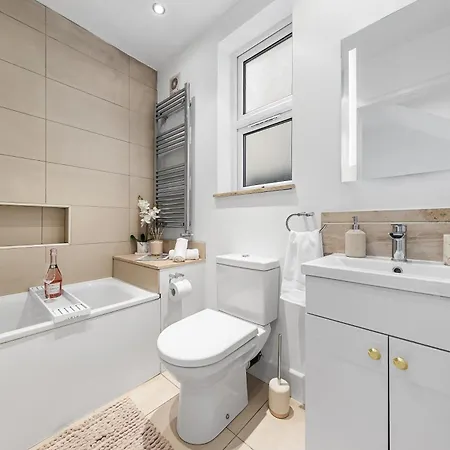 Apartment Elegant Oasis - 2 Bed - Garden - 65 Inch Tv & Netflix London