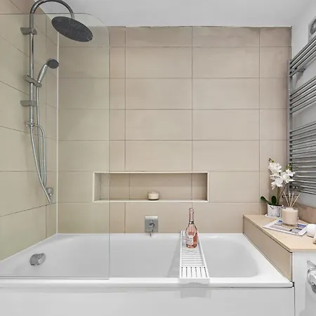 Elegant Oasis - 2 Bed - Garden - 65 Inch Tv & Netflix * London