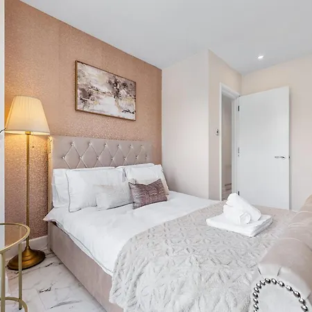 Apartment Elegant Oasis - 2 Bed - Garden - 65 Inch Tv & Netflix
