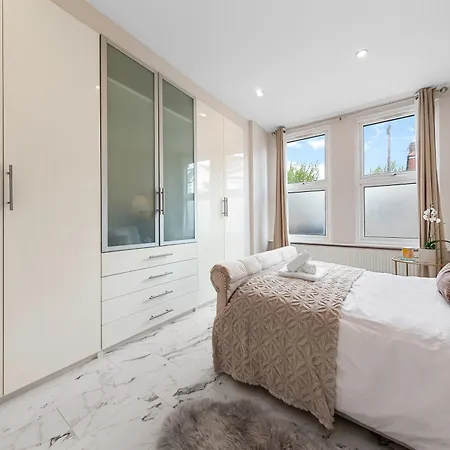 Apartment Elegant Oasis - 2 Bed - Garden - 65 Inch Tv & Netflix London
