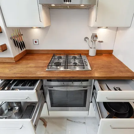 Elegant Oasis - 2 Bed - Garden - 65 Inch Tv & Netflix *