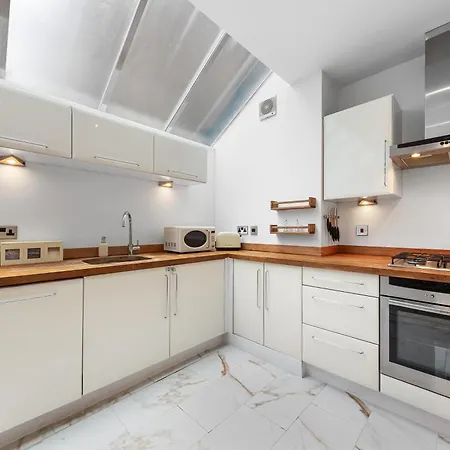 Elegant Oasis - 2 Bed - Garden - 65 Inch Tv & Netflix London