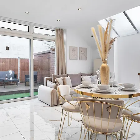 Apartment Elegant Oasis - 2 Bed - Garden - 65 Inch Tv & Netflix London