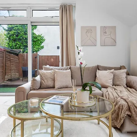 Elegant Oasis - 2 Bed - Garden - 65 Inch Tv & Netflix