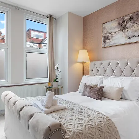 Elegant Oasis - 2 Bed - Garden - 65 Inch Tv & Netflix Apartment London
