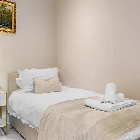 Elegant Oasis - 2 Bed - Garden - 65 Inch Tv & Netflix London
