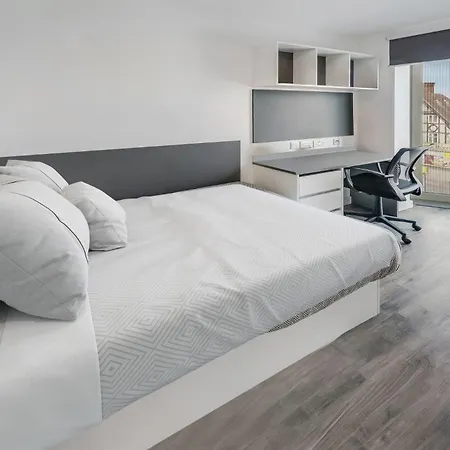 Contemporary At Chapter White In * London