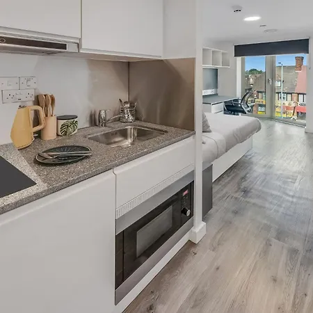 Apartment Contemporary At Chapter White In