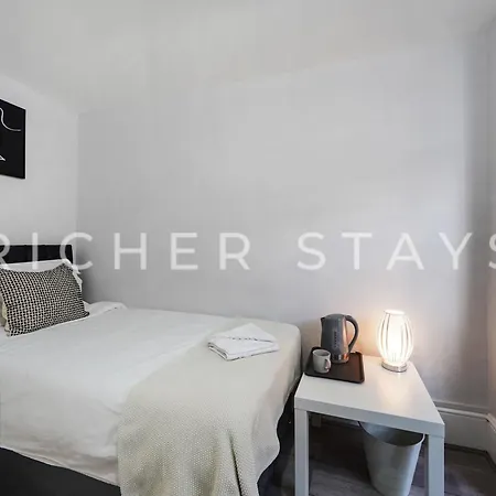 Hackney Guest * London