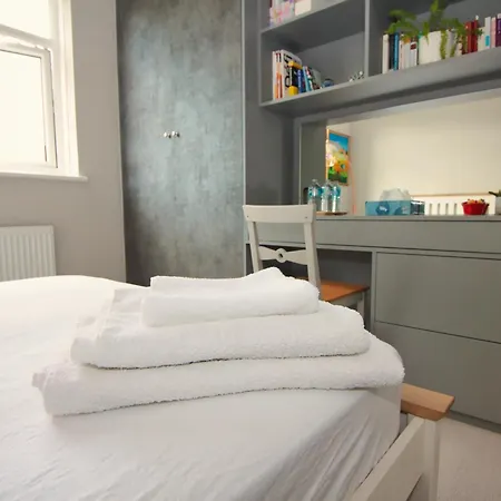 Spacious Double Room With Private Bathroom In Quiet Area Only 20 Min To Central London Séjour chez l'habitant Streatham Vale