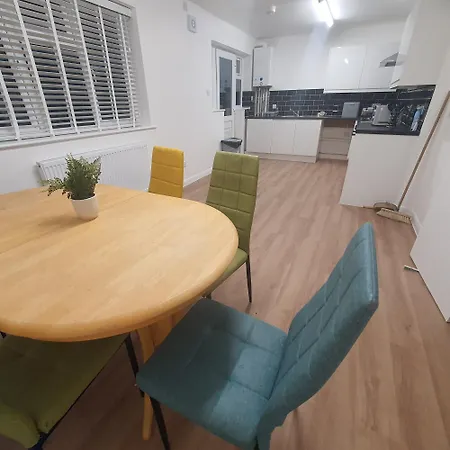 Homestay Beautiful Place Near East Station Dagenham
