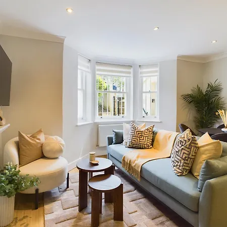 Be - The Warwick Avenue Residences *