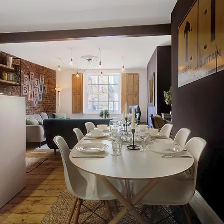 Old Street Iconic Warehouse Style 4 Bedroom 2 Bath House Prime Location * London