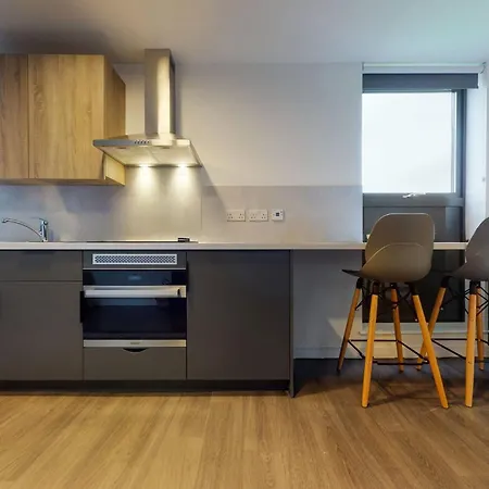 For Students Only Private Bedrooms With Shared Kitchen, And At Canvas Walthamstow In Appartement Londres