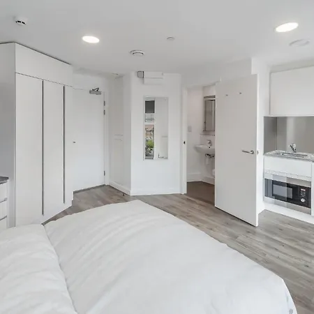 Contemporary At Chapter White In