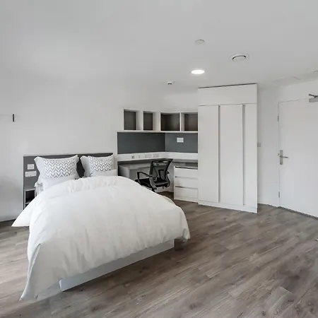 Apartment Contemporary At Chapter White In London