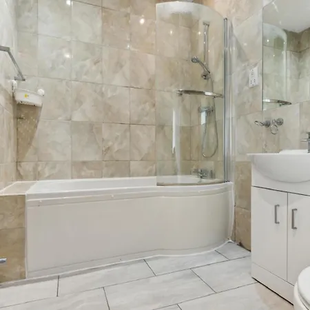 Luxurious 11 Homestay London