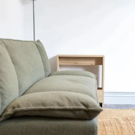 Urban Chic: Stylish 1-bed In The Heart Of The City London