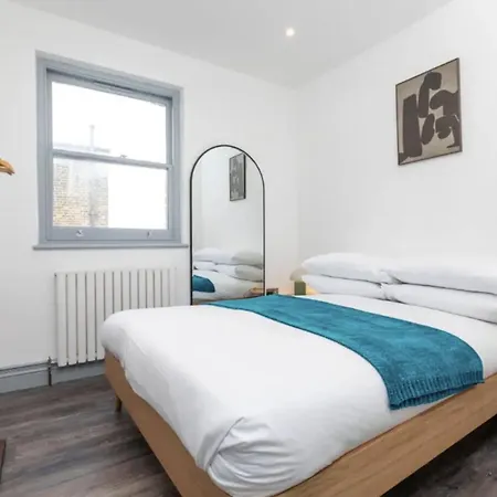 Urban Chic: Stylish 1-bed In The Heart Of The City London