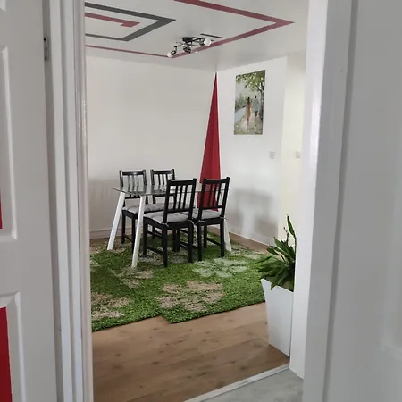 Captivating 3-bed In * Romford