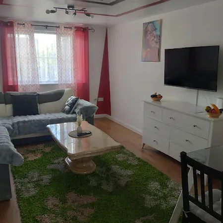 Apartment Captivating 3-bed In Romford