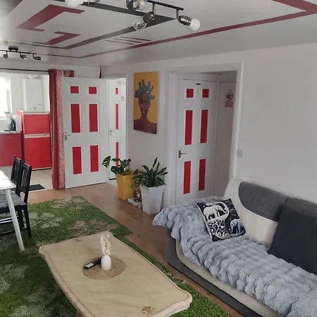 Captivating 3-bed In Apartment Romford