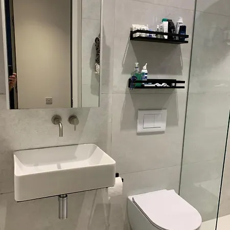 Regents Park Apartment *