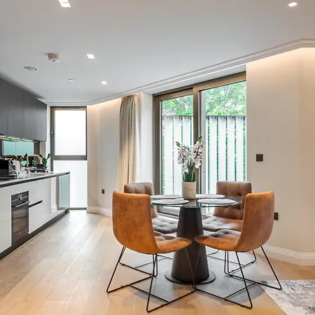 Arcadia Residences - Luxury In Kensington Apartment