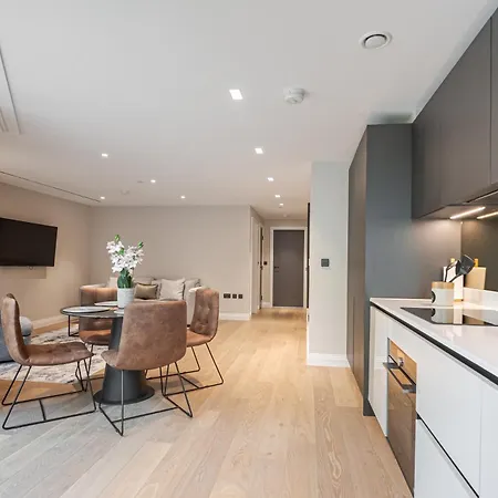 Arcadia Residences - Luxury In Kensington Apartment *