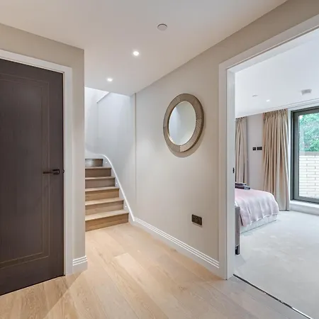 Arcadia Residences - Luxury In Kensington Apartment *