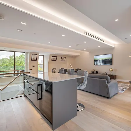 Arcadia Residences - Luxury In Kensington Apartment