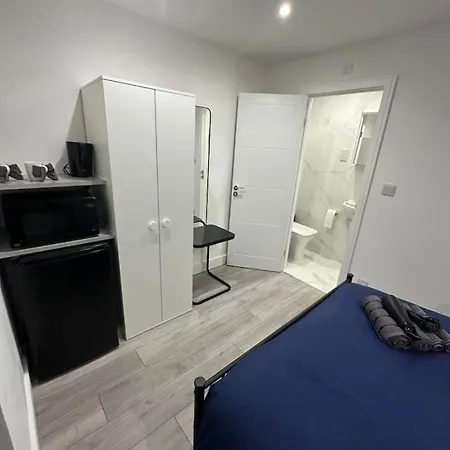 Guest house Victoria 15 Minutes Away *