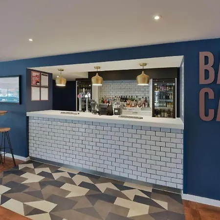 Travelodge London Hotel 3*