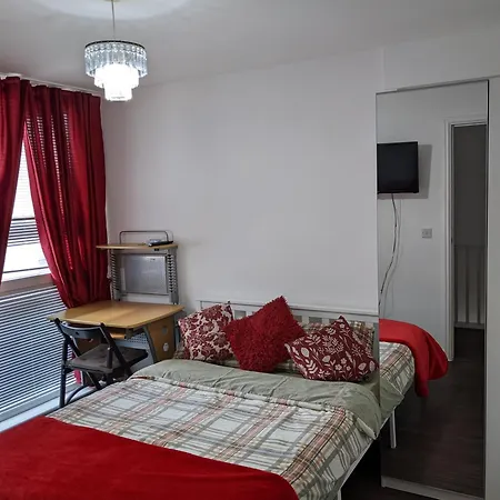 Travelstop #london-ealing London