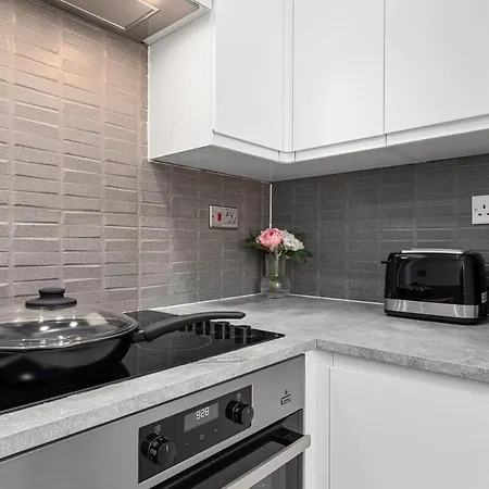 Luxury, Relaxing Apartment! 2 Mins From Paddington Station! * Londres