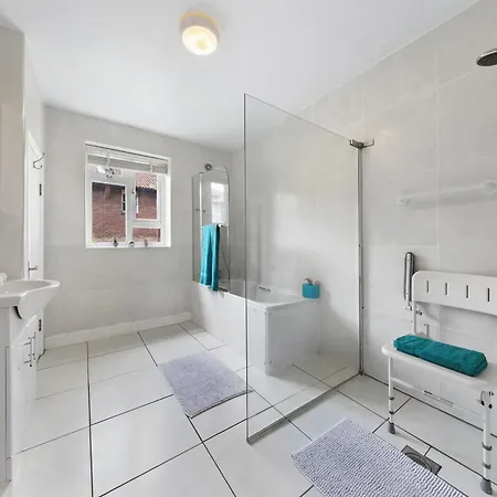 Clapham Serenity Garden Retreat With Free Parking * Londra