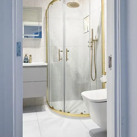 Bright Flat Close To Hyde Park Londra