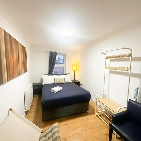 Flat 2 In Aldgate London