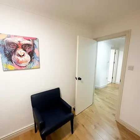 Flat 2 In Aldgate