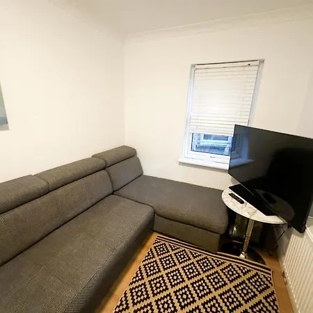 Apartment Flat 2 In Aldgate *