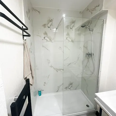 Flat 2 In Aldgate Apartment London