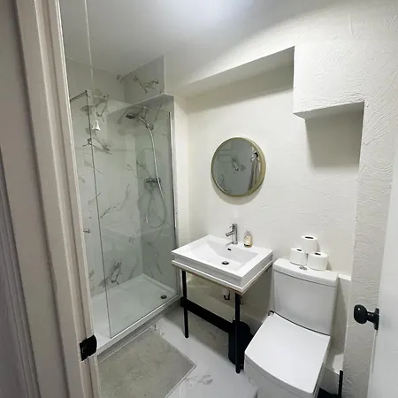 Flat 2 In Aldgate * London