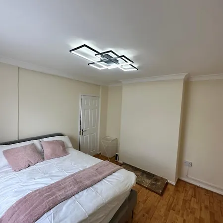 Cosy Camden 3 Bed - Sleeps 6 Apartment *