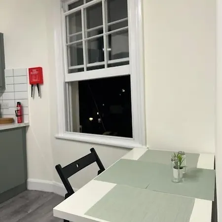 2 • Double Bed In King's Cross *
