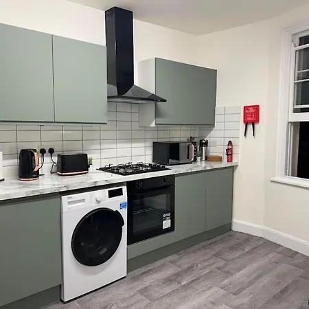 2 • Double Bed In King's Cross Apartment *